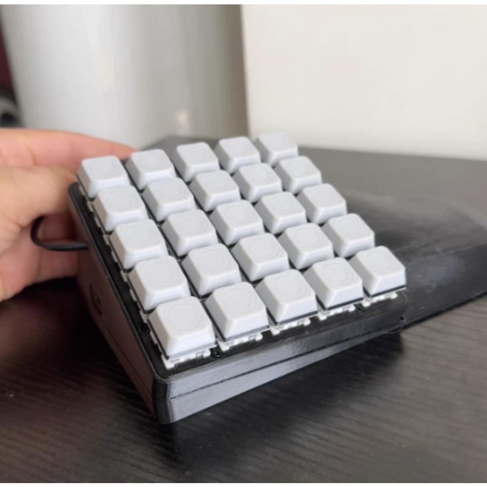 Tastiera da gioco con joystick - Gaming Keyboard Hand recensione e prezzo