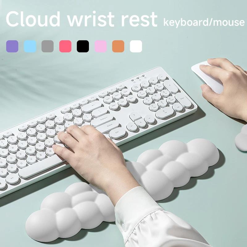 Tappetino per mouse con poggia - Gaming Keyboard Hand recensione e prezzo