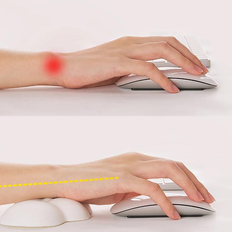 Tappetino per mouse con poggia - Gaming Keyboard Hand recensione e prezzo
