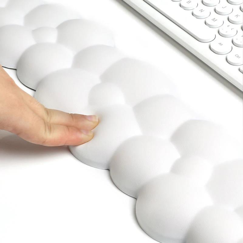 Tappetino per mouse con poggia - Gaming Keyboard Hand recensione e prezzo